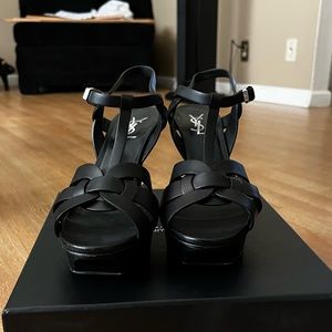 Black YSl 10B/40 Saint-Laurent. It is the lower-height platform.